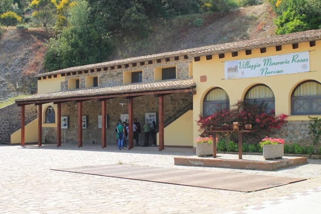 B&B Il Rifugio del Lupo Paringianu Esterno foto